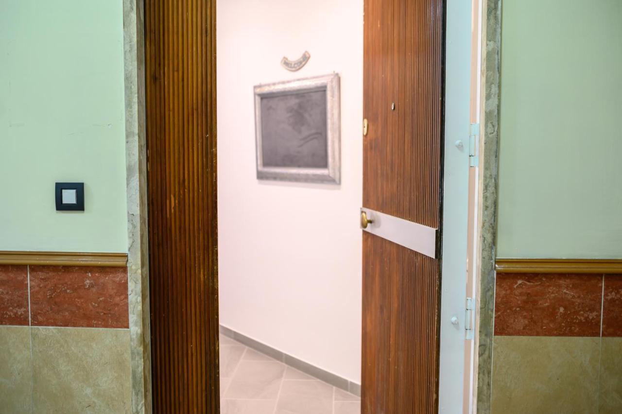 Naples & Love Rooms Exterior photo